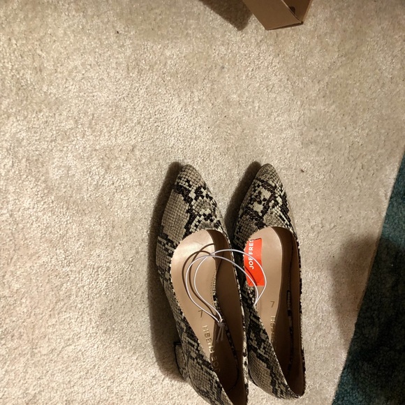 Ladies size 7 shoes - Picture 3 of 15